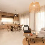 Alypius Luxury * 자킨토스 타운