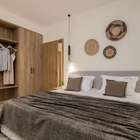 Alypius Luxury *