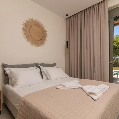 Villa Alypius Luxury *