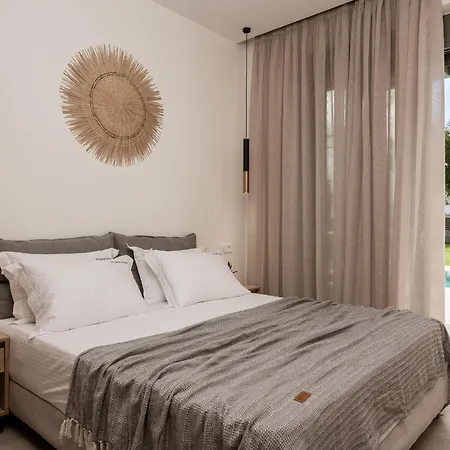 Villa Alypius Luxury *